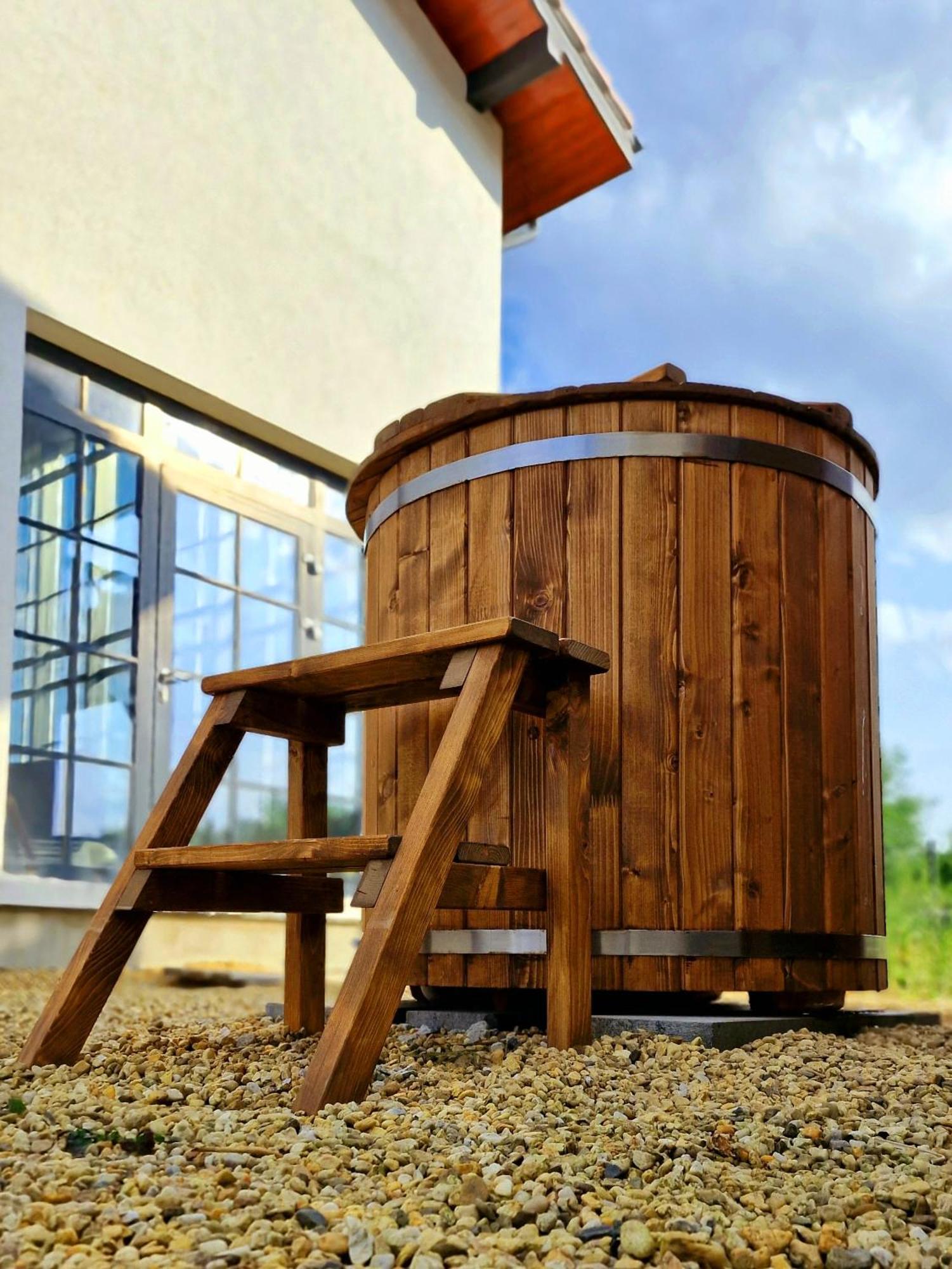 Boutique Odyseja & Spa Ciechocinek Exterior foto A wooden hot tub