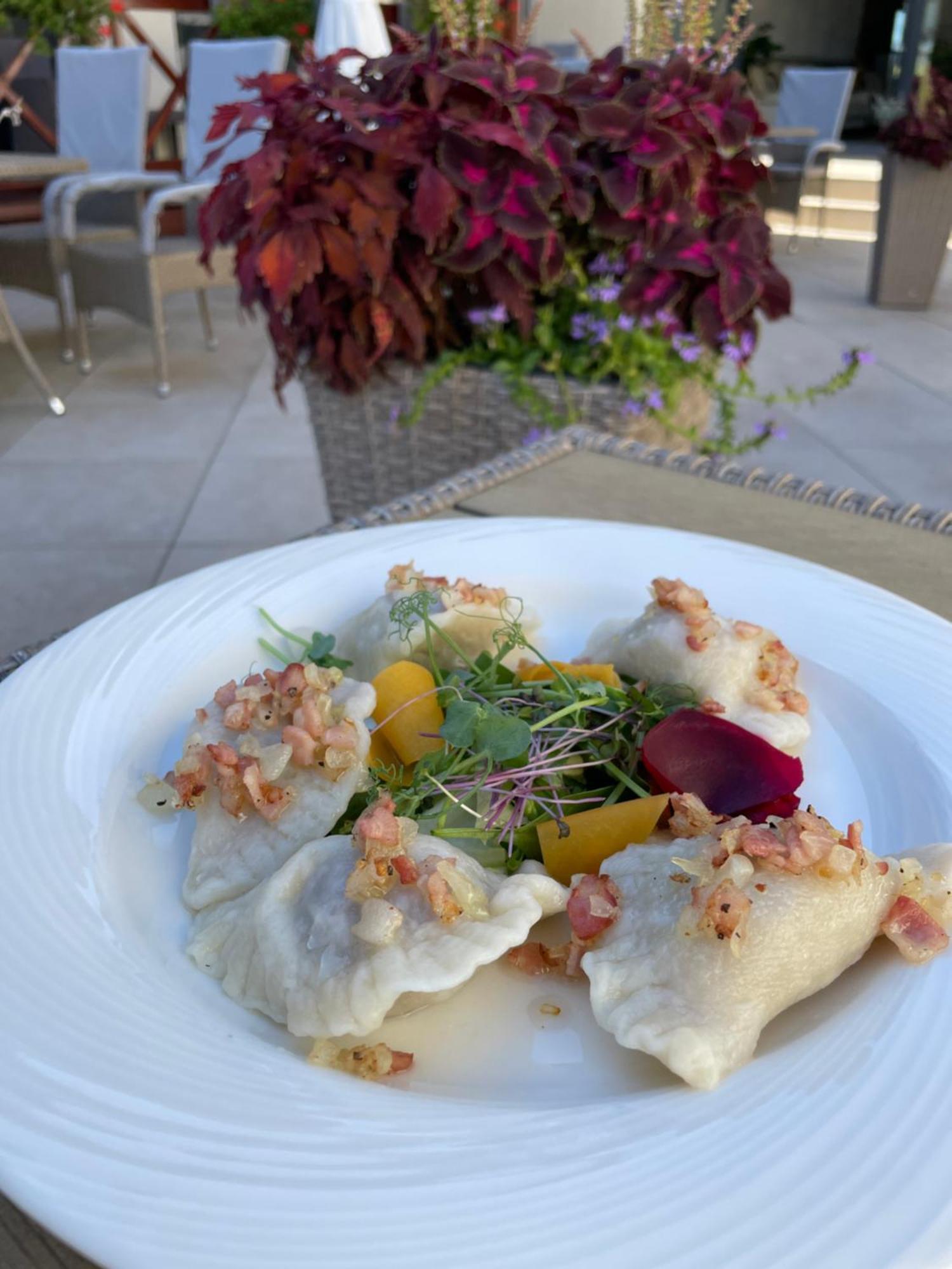 Boutique Odyseja & Spa Ciechocinek Exterior foto A plate of pierogi