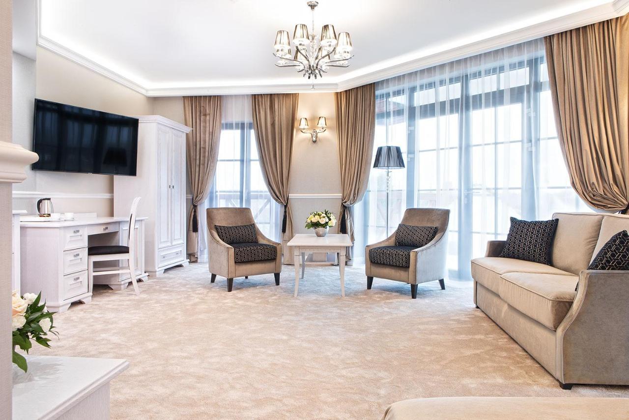 Boutique Odyseja & Spa Ciechocinek Exterior foto A suite at the hotel