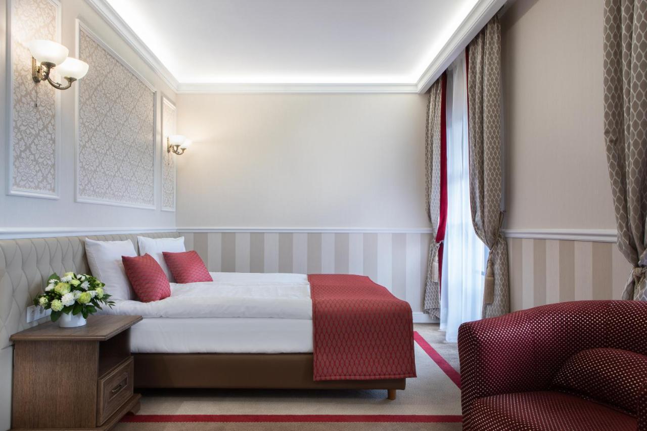 Boutique Odyseja & Spa Ciechocinek Exterior foto A room at the hotel